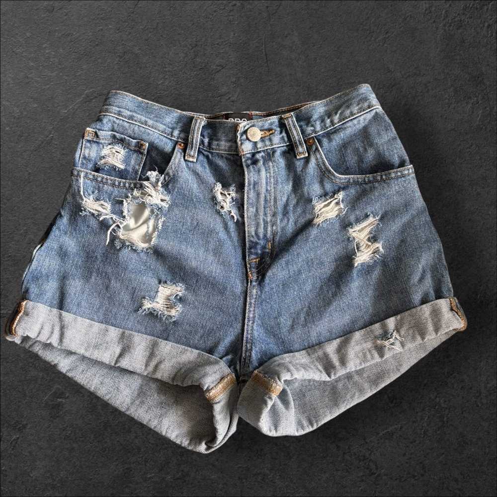 Urban Outfitters Mom High-Rise Distressed Denim Shorts Size 26